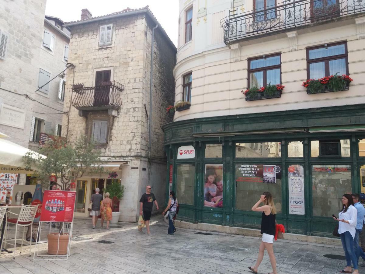 Appartement Location & Walk Score 93 With Washing Machine