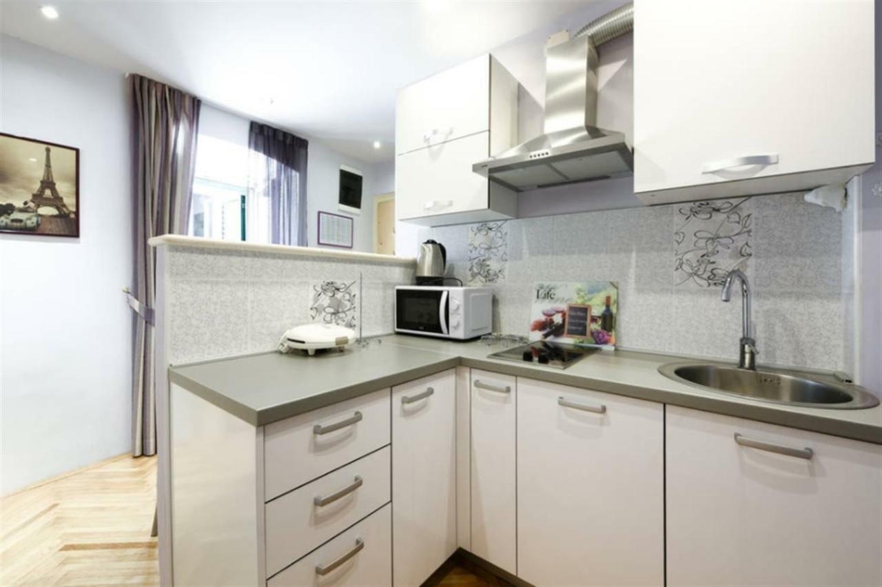 Location & Walk Score 93 With Washing Machine Apartment