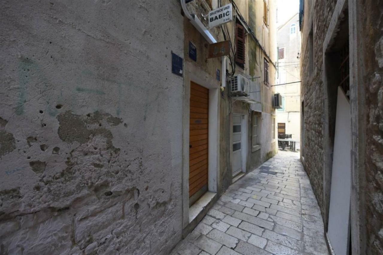 Location & Walk Score 93 With Washing Machine Apartment *