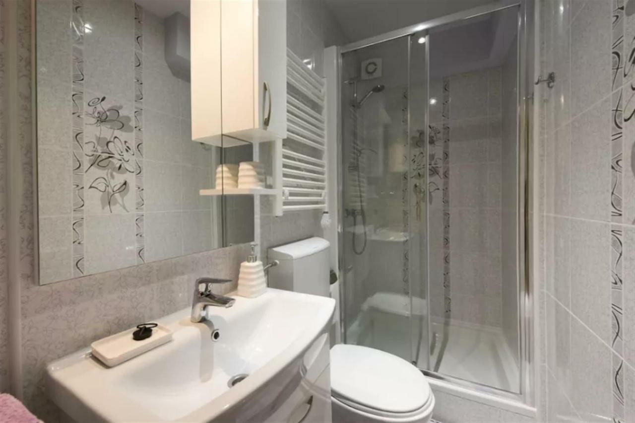 Location & Walk Score 93 With Washing Machine Apartment
